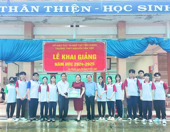 Trao_Hoc_Bong_Dau_Nam_hoc_2024_3.jpg